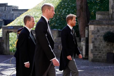 Înmormântarea Prințului Philip. De ce William și Harry nu au mers unul lângă altul în cortegiul funerar al Ducelui de Edinburgh