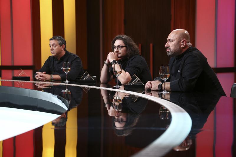 Sorin Bontea, Florin Dumitrescu și Catalin Scărlătescu la masa jurizării de la chefi la cutite