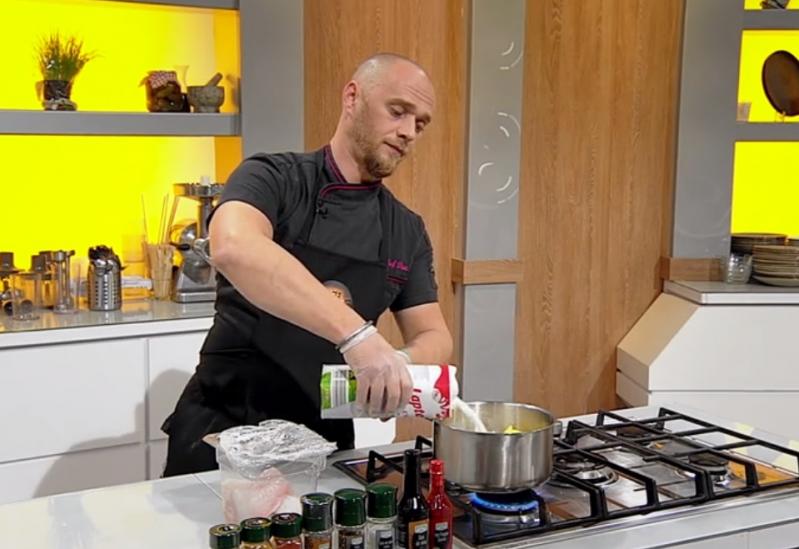 Dan Panait gătind în bucătăria „Chefi la cuțite”, sezonul 9