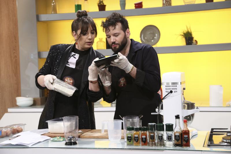 Bogdan Boantă și Cocuța gătind la „Chefi la cuțite”