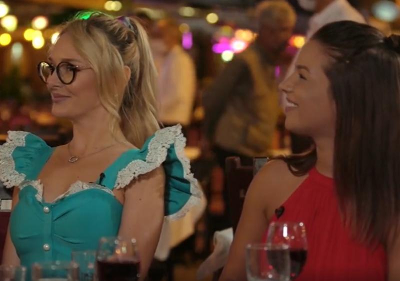 Malinka și Oana, stand la masă, la un date cu Andi Constantin de la „Burlacul”