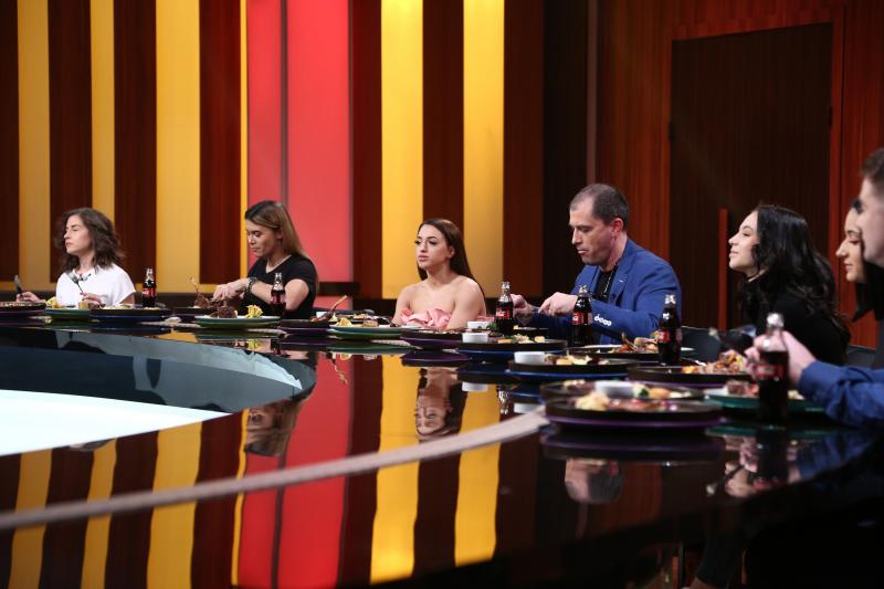 Gimnaștii invitați la degustare la chefi la cutite