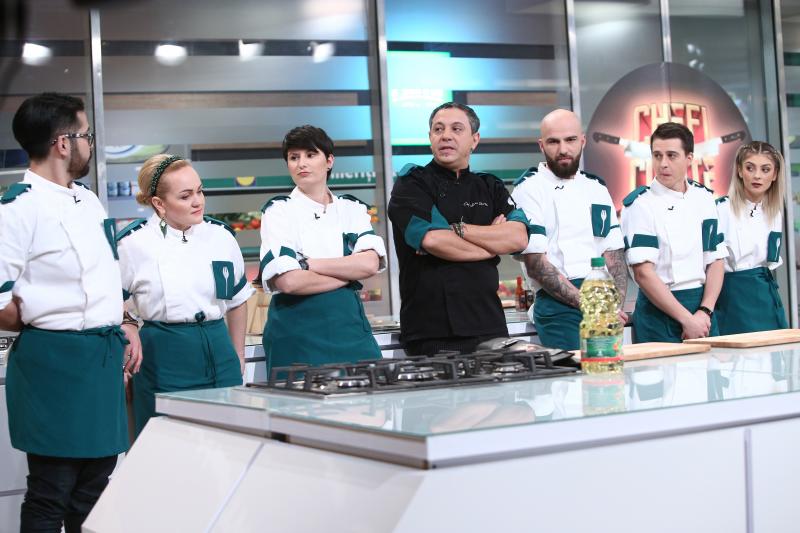 sorin bontea alaturi de concurentii din echipa verde