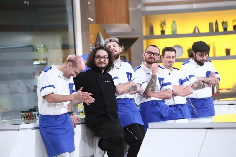 Florin Dumitrescu și echipa albastră la chefi la cutite