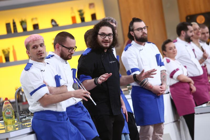 Florin Dumitrescu și concurenții din echipa albastră