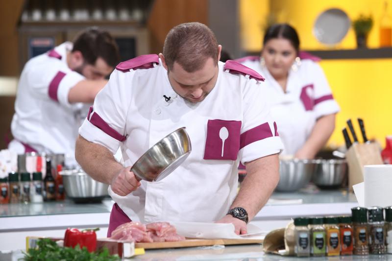 Alexandru Bădițoaia la chefi la cutite