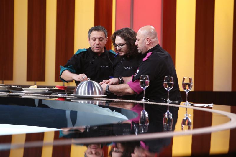 chefii in platoul emisiunii chefi la cutite