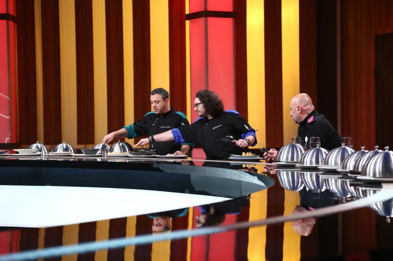 Jurații emisiunii „Chefi la cuțite” la degustarea după duel