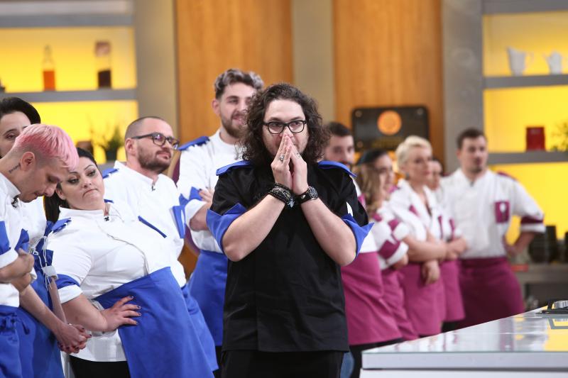 Florin Dumitrescu in bucataria chefi la cutite, unde sunt concurentii din sezonul 9