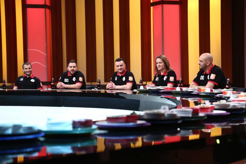 juriul format din hocheisti la chefi la cutite