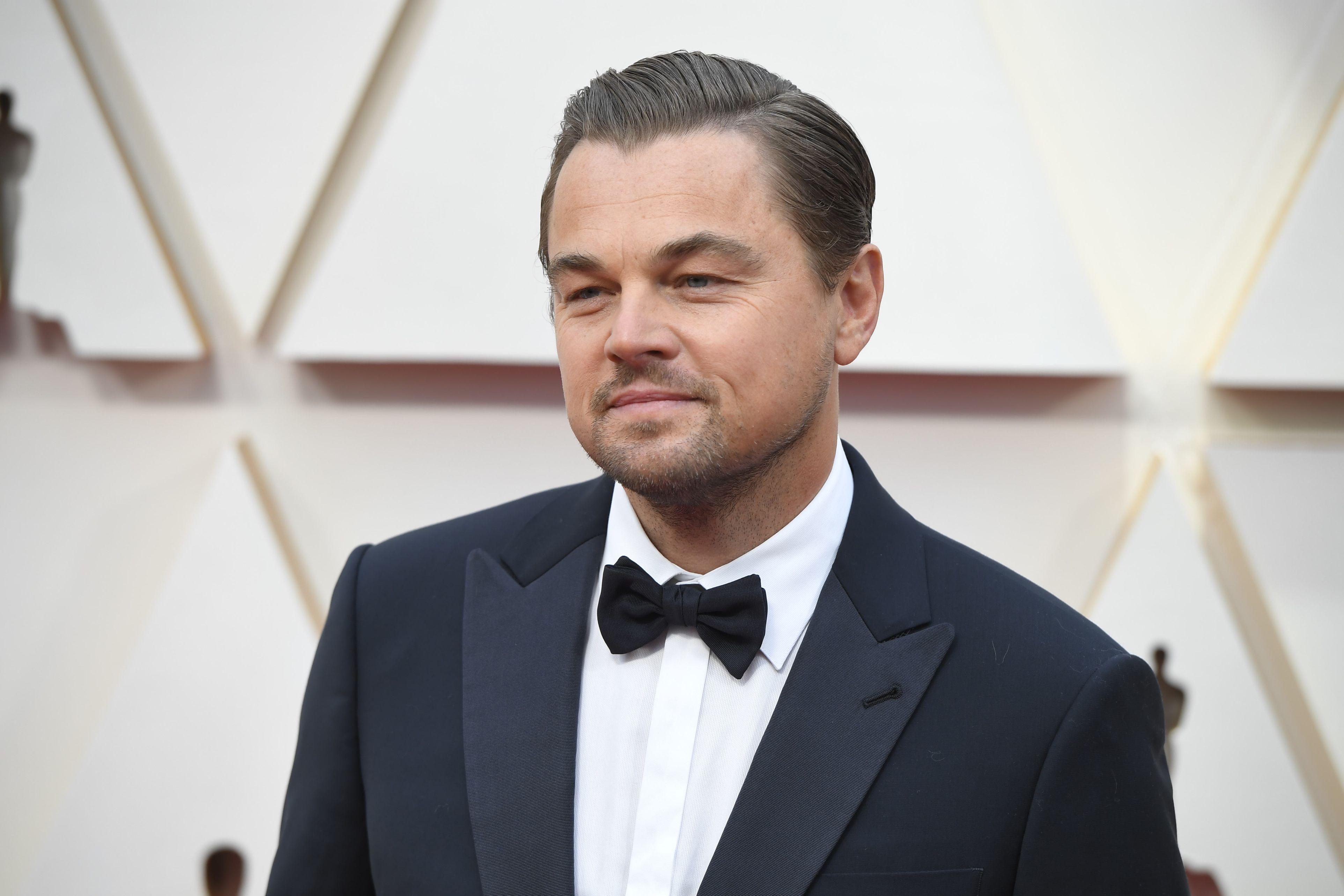 Leonardo DiCaprio nu seamănă deloc cu tatăl lui. Cum arată George la 77 de ani