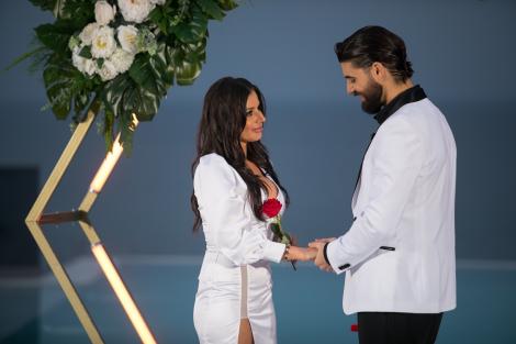 Aseară, la Antena 1,  Ana a primit ultimul trandafir oferit de Burlacul Andi Constantin