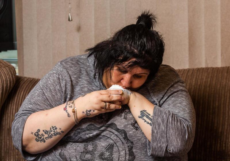 Lisa Anderson mâncând pudră de talc pentru bebeluși