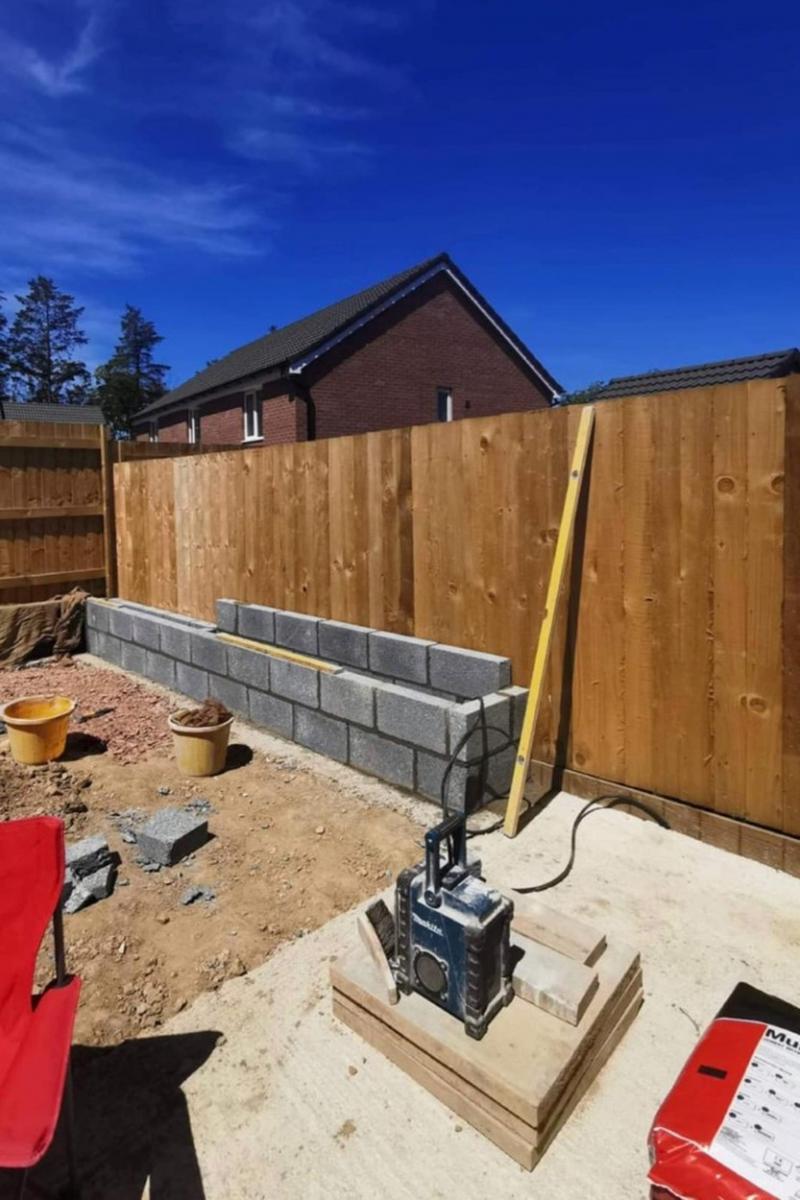 gradina inainte s-o amenajeze tinerii