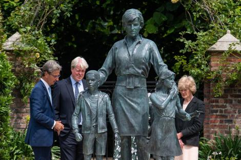 Surorile Prințesei Diana au venit la dezvelirea statuii. Cum le-au primit Prinții William și Harry