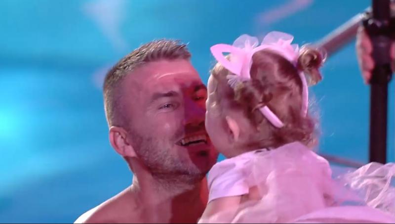 fachirul din peris si fiica sa la splash! vedete la apa