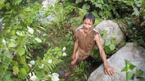 Bărbatul cunoscut drept „omul Tarzan”, care a trăit 41 de ani în junglă, a murit la vârsta de 52 de ani. Ce detaliu s-a aflat