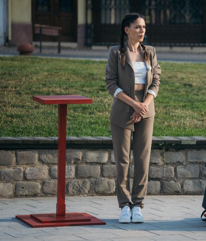 Irina Fodor, in costum 