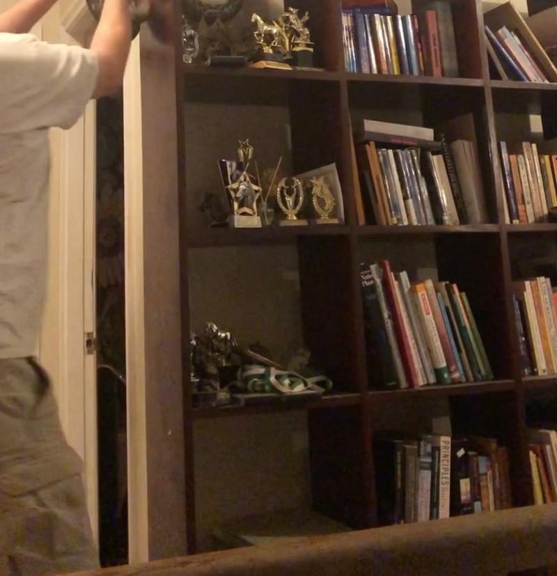 imagine cu o biblioteca