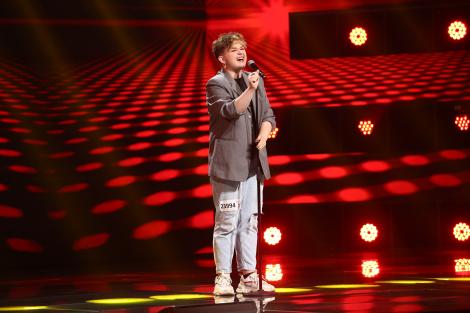 X Factor 2021, 6 septembrie. Ionuț Hanțig a impresionat cu vocea și look-ul său excentric. A cântat Proud May de la Tina Turner