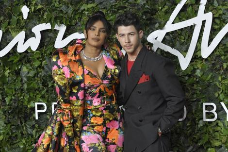 Nick Jonas și soția sa, Priyanka Chopra, au devenit părinți cu ajutorul unei mame-surogat. Cum au făcut anunțul