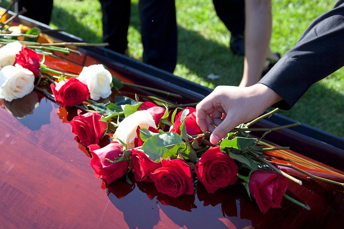 (P) Ce trebuie sa știi despre pregătirea persoanei decedate pentru înmormântare?