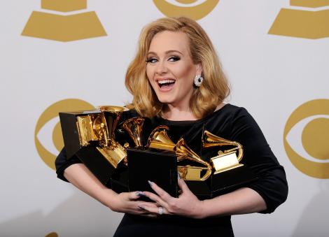 Adele a fost fotografiată în club. Cum s-a distrat artista și de ce au filmat-o toți