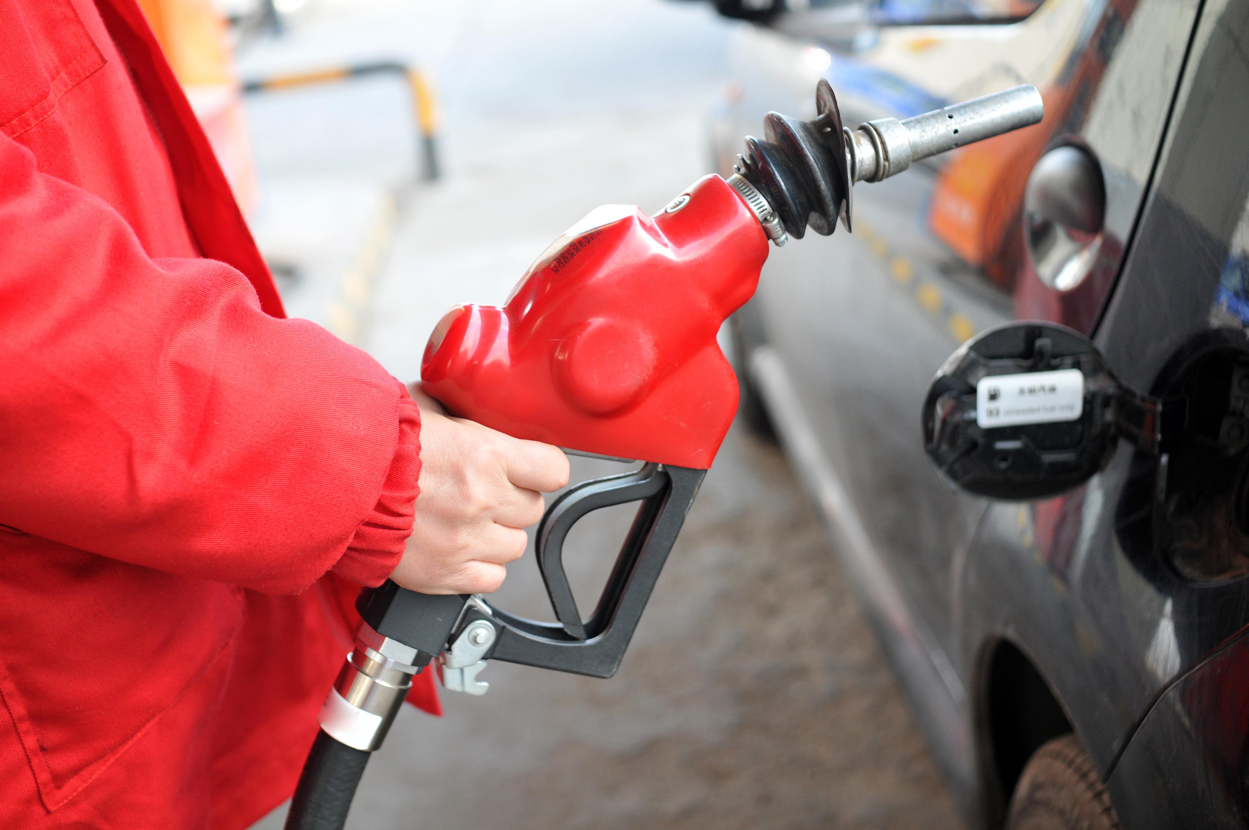 Preţ benzină și motorină, 19 martie 2022. Cât costă litrul de carburant după ieftinire.  Unde poți vedea prețurile în timp real