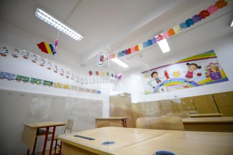 Ministrul Educaţiei a semnat un ordin care permite înscrierea în învăţământul românesc a tuturor copiilor şi tinerilor refugiaţi