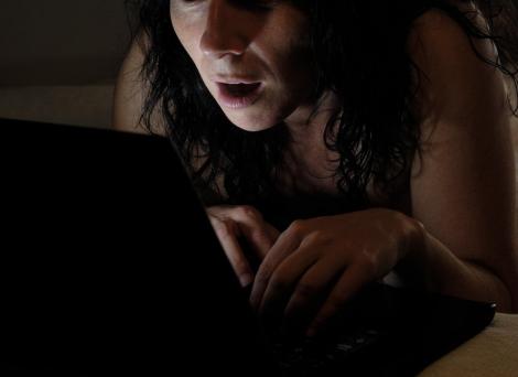 O tânără se pregătea de nuntă atunci când a descoperit ce „secret” ascundea logodnicul său în calculator