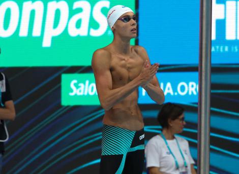 David Popovici, a doua medalie de aur la Campionatul Mondial de Natație. Are 17 ani și a reușit o performanță istorică