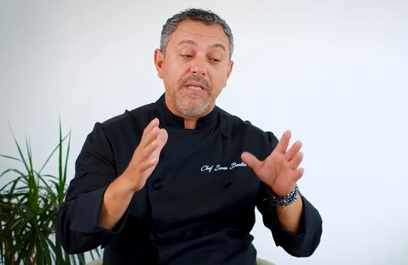 Sorin Bontea oferind un interviu