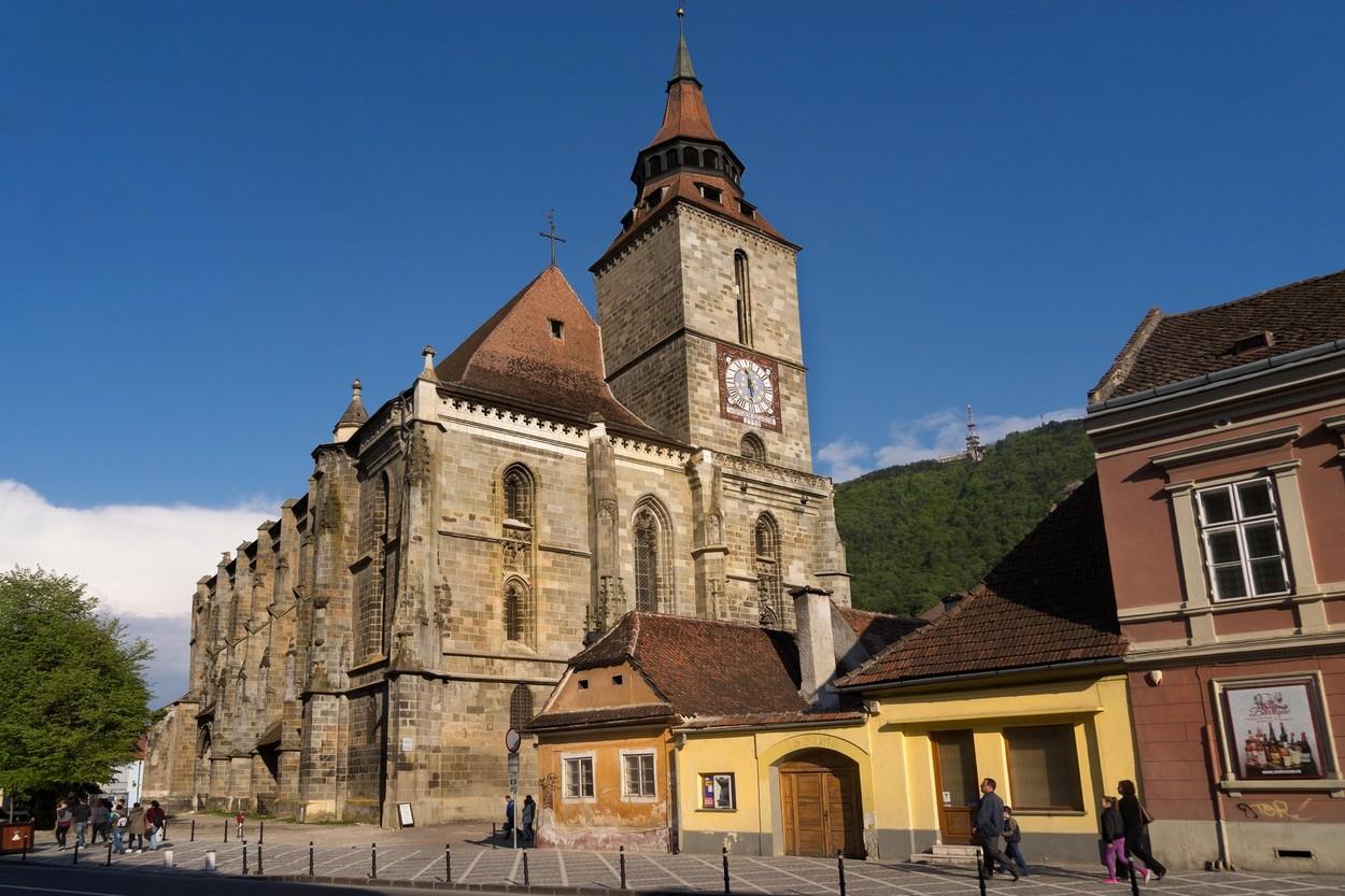 Detaliul despre Biserica din Brașov care nici nu îl cunosc. ce pe acoperiș exista statuia unui băiețel | Antena 1