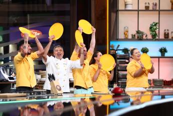 Victorie pentru echipa galbenă a lui Chef Sautner ieri, la Chefi la cuțite. Diseară, Chef Richard vrea revanșa