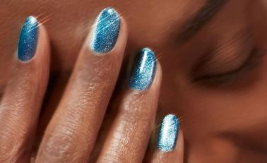Velvet Nails: cea mai hot tendință de manichiură a sezonului