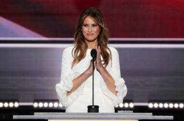 Melania Trump, apariție riscantă într-o bluză transparentă la Casa Albă. Ținuta care a atras toate privirile