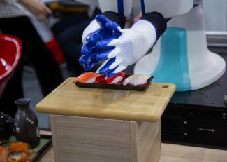 Preparatele bizare create de primul bucătar AI. Cum e făcut „tartarul de dinozaur”