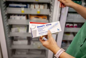 Medicii trag semnale de alarmă de sărbători pentru cei care folosesc injecții de slăbit. Ce avertizează în privința alcoolului