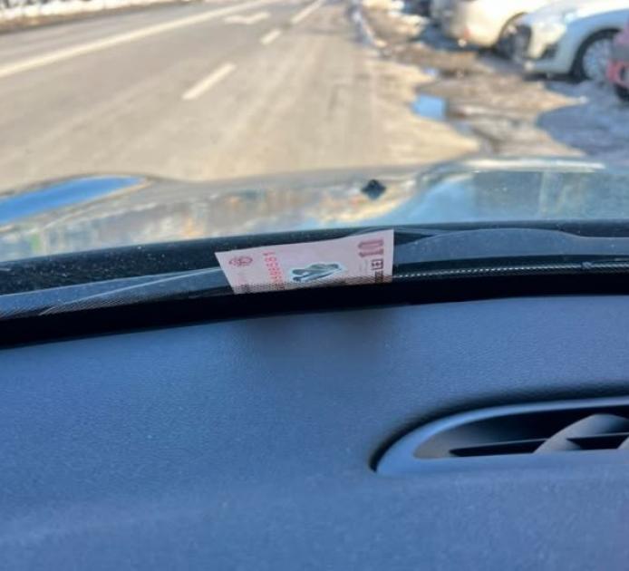 Ce este metoda furtului cu bani în geam și cum poate păcăli șoferii. Se ...