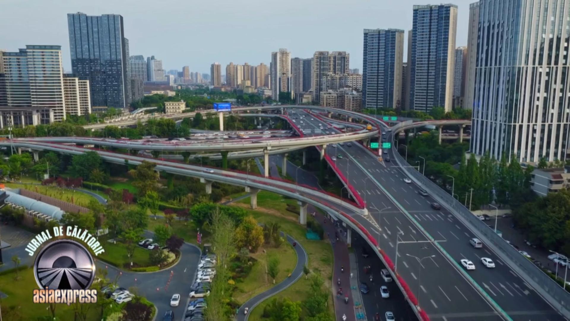Imagine din Chongqing, la Asia Express