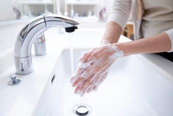 Cât timp trebuie să te speli pe mâini pentru a îndepărta eficient microbii? Greșelile pe care mulți le fac fără să își dea seama