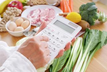 Ce alimente sănătoase poți cumpăra cu un buget redus. Opțiunile recomandate de nutriționiști, care nu trebuie să coste o avere