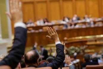 Scandal în Parlamentul britanic! Un politician a ținut un discurs fără notițe. Detaliul care a stârnit suspiciuni