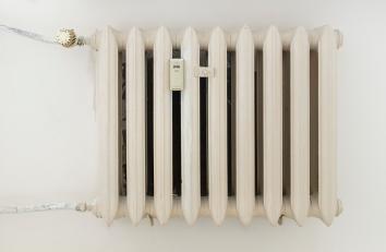 Cum să încălzești mai repede casa fără să crești factura la energie. Trucul instalatorilor pe care puțini îl cunosc