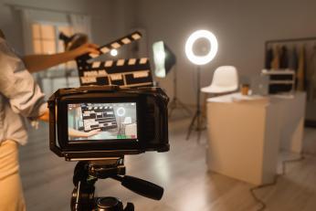Tot mai mulți influenceri renunță la rețelele sociale și se întorc la joburile de corporație. Ce se ascunde în spatele deciziei