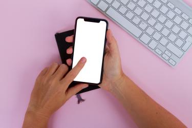 iPhone-ul te poate asculta? Setarea pe care o poți dezactiva pentru a limita accesul la microfon. Ce trebuie să faci