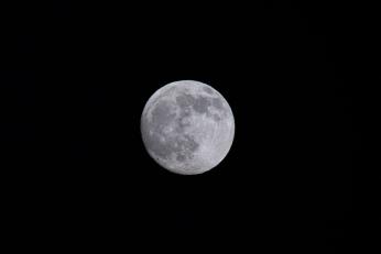 SUA, Rusia și China vor să construiască reactoare nucleare pe Lună. Motivul surprinzător din spatele acestei curse