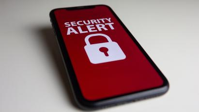 Avertisment urgent pentru 1.8 miliarde de utilizatori iPhone. Mesajul care le-ar putea goli conturile în câteva secunde