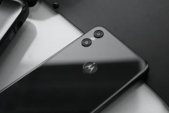 Motorola a dezvăluit Razr Fold la MWC 2026. Cum arată are noul smartphone pliabil