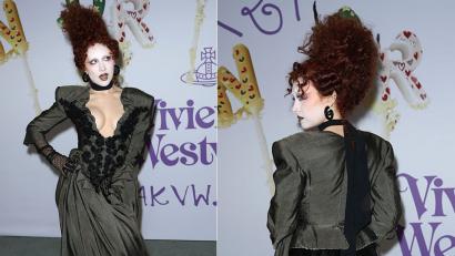 Vedeta care a purtat o ținută inspirată de Maria Antoaneta. Ce au văzut fotografii când s-a întors cu spatele